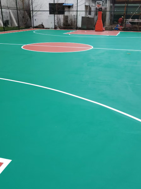 泸水 球场长期使用易出现地面开裂